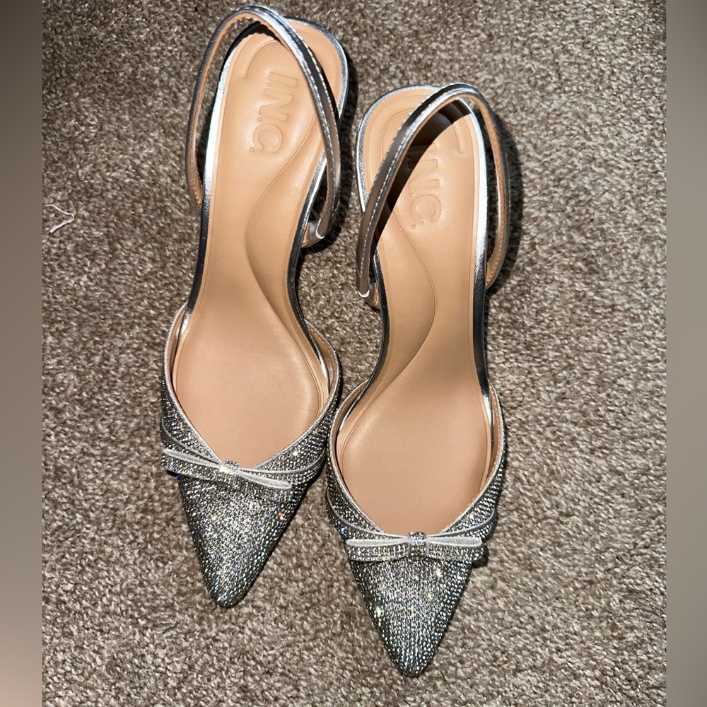Size 7
Worn once
Comfortable
Sling backs